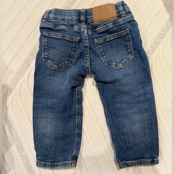 Zara Classic Blue Jeans - Picture 3 of 3